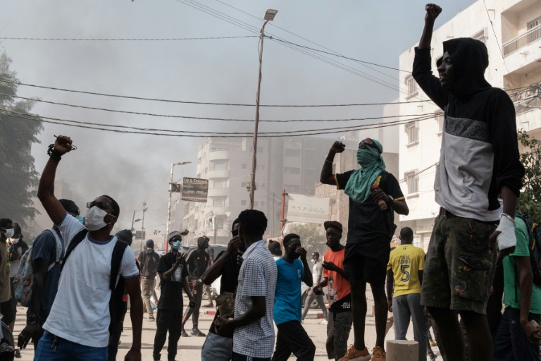 sénégal: société civile et opposition maintiennent la pression avec une marche