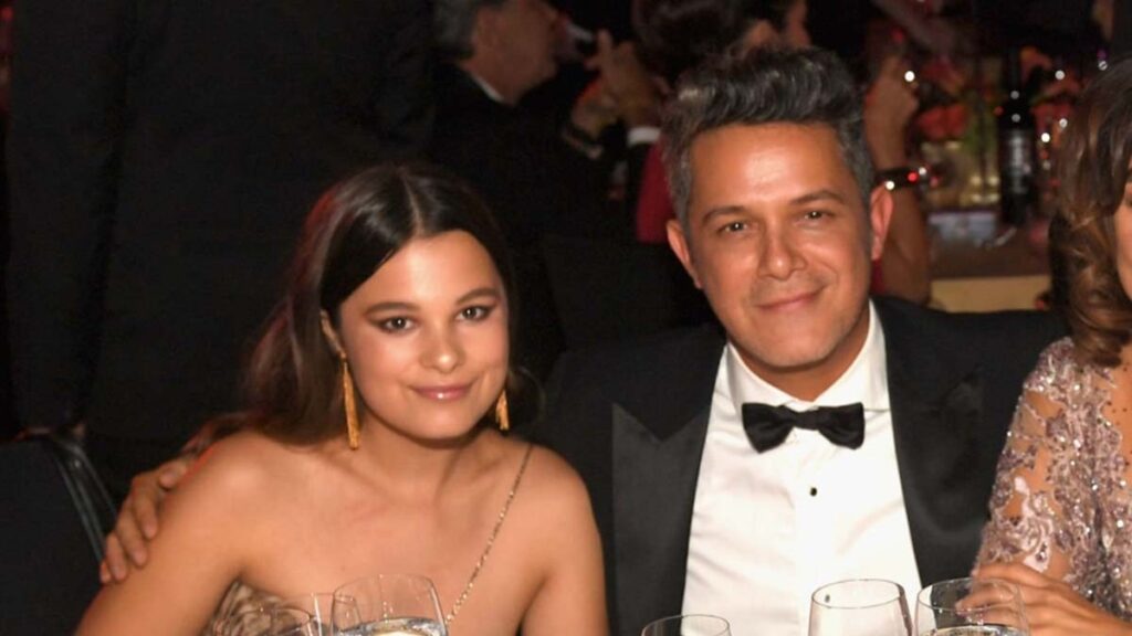 El Emotivo Momento Entre Alejandro Sanz Y Su Hija Al Graduarse