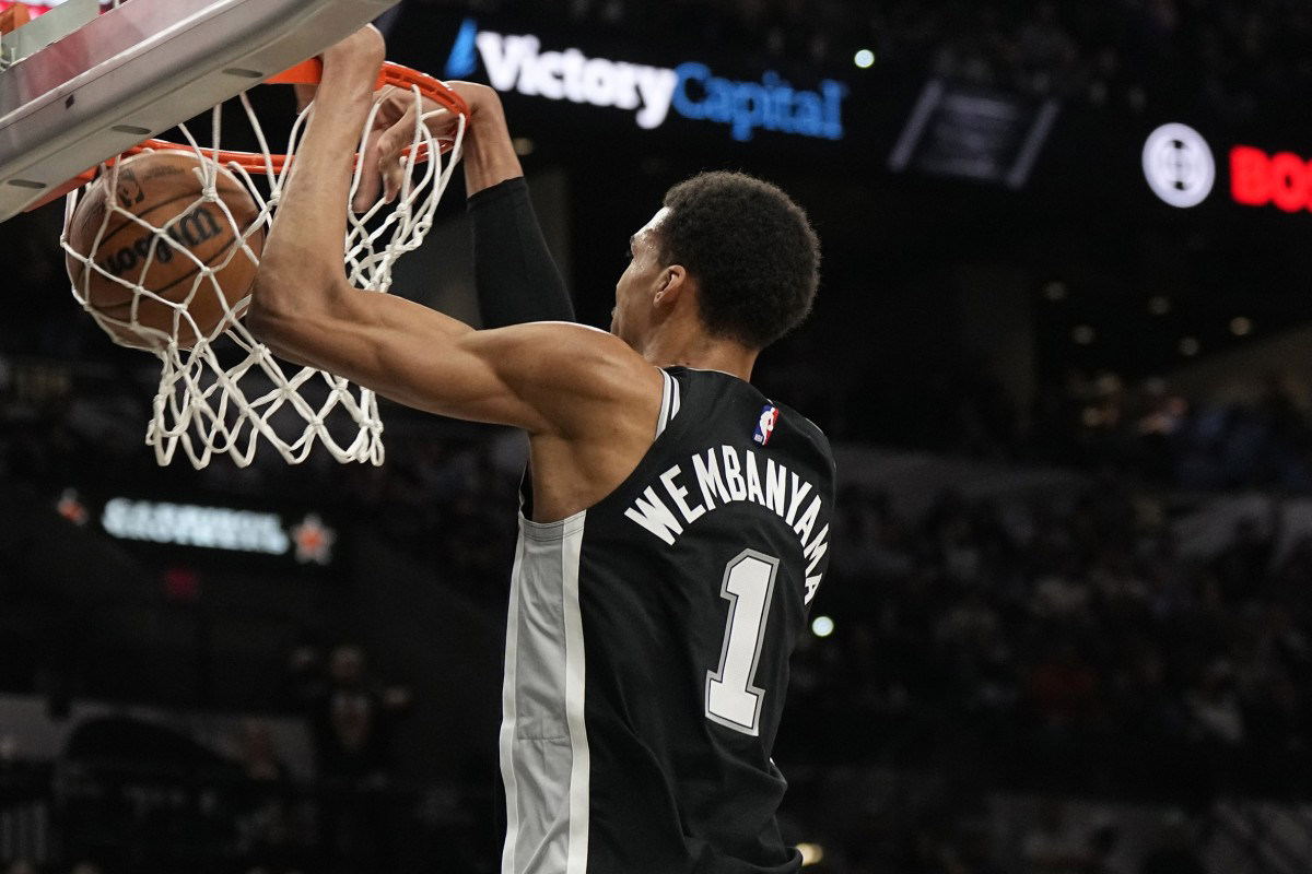Victor Wembanyama's Alley-Oop Dunk Went Viral In Spurs-Raptors Game
