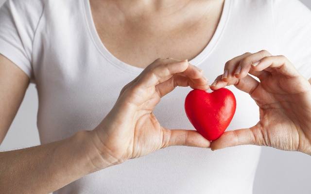 te objawy mogą świadczyć o poważnej chorobie serca. kardiolodzy radzą, żeby ich nie bagatelizować. sprawdź czy je masz 28.03.2024