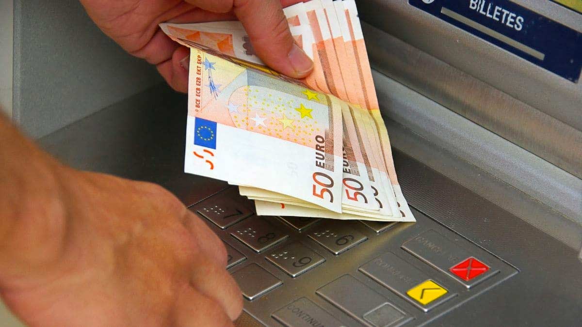caixabank pone un nuevo límite de dinero efectivo: este es el máximo que podrás sacar en 2024