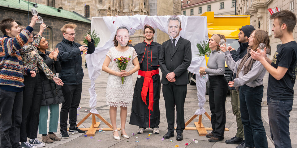 "Hochzeit" Zwischen Kickl Und Nehammer Vor Dem Steffl