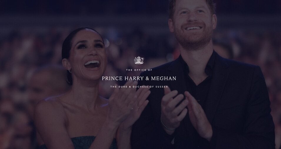 el príncipe harry y meghan markle responden a la polémica por el lanzamiento de una web con su título real