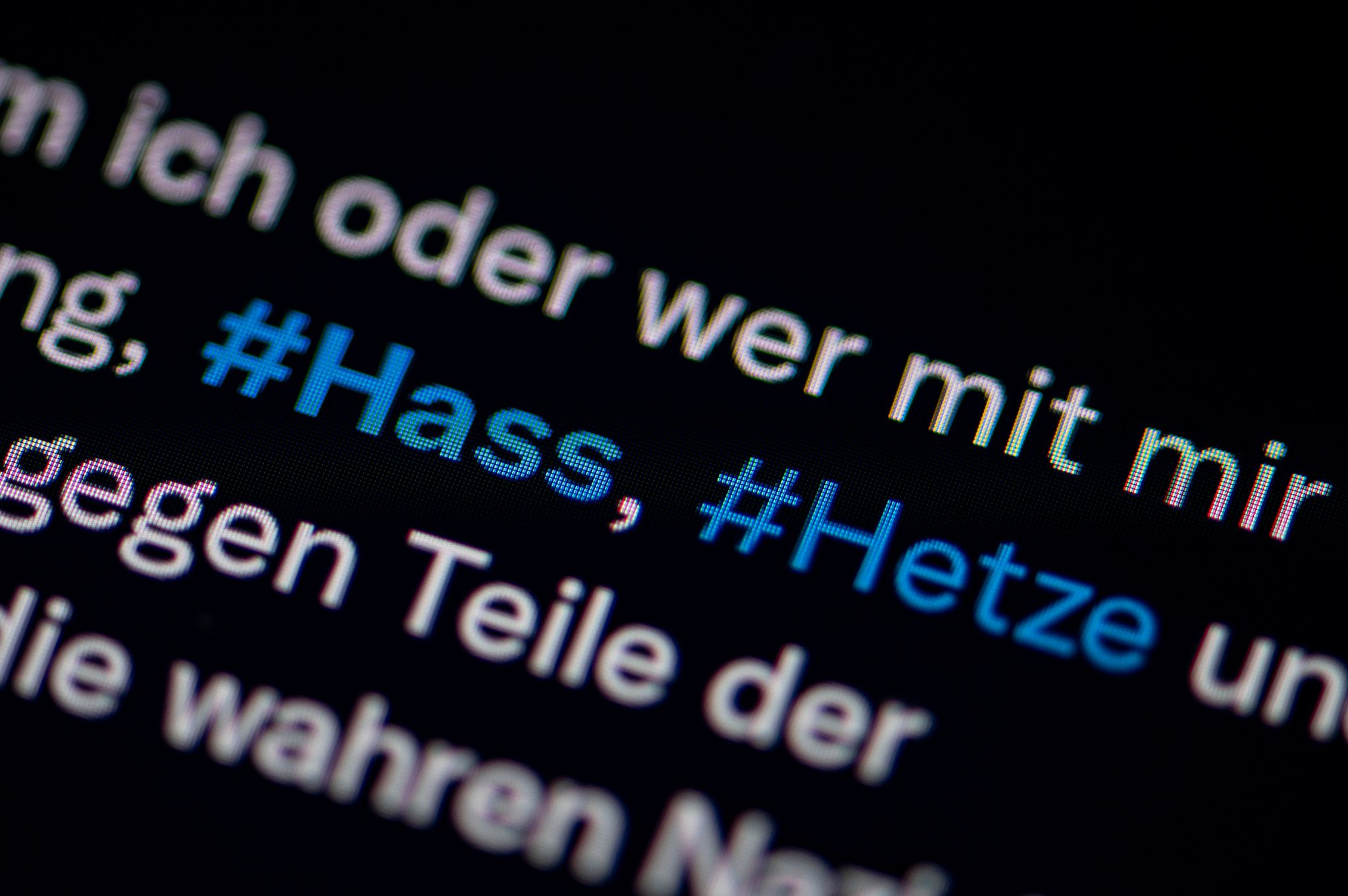 Beleidigen, Drohen, Belästigen: Hass Im Netz Weit Verbreitet