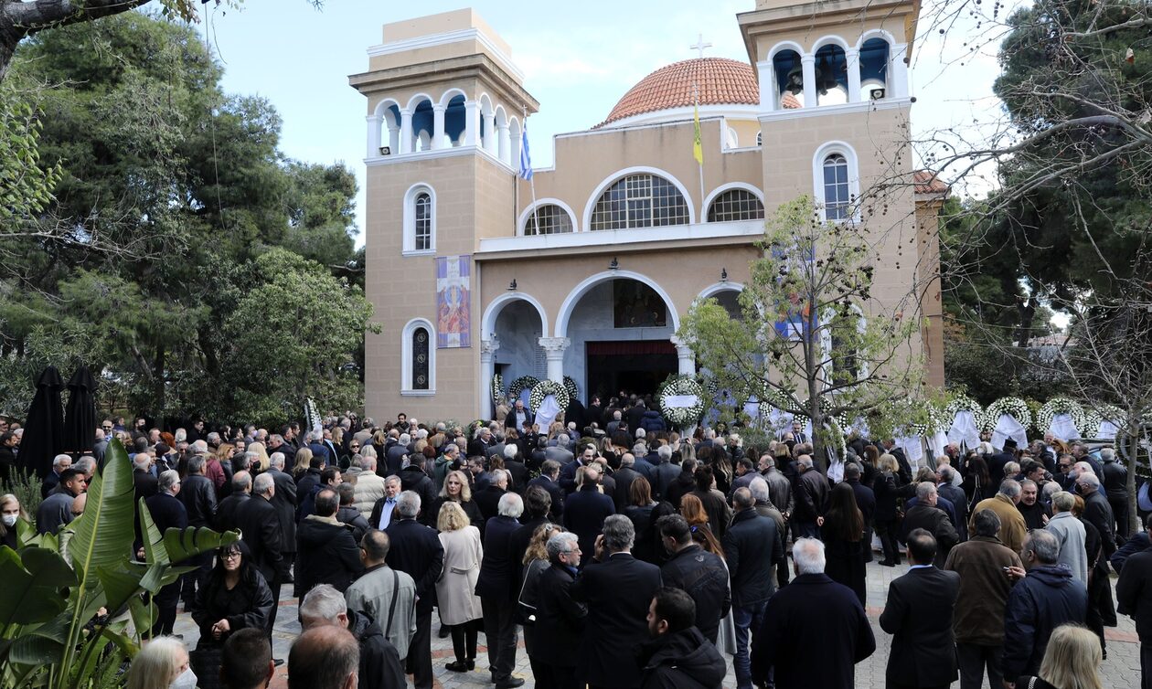λεωνίδας γρηγοράκος: συγκίνηση στην κηδεία του πρώην υπουργού και βουλευτή του πασοκ