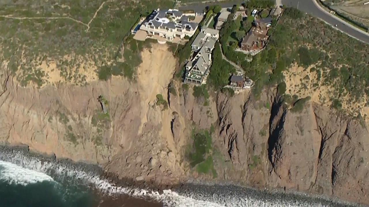 Three Oceanside Luxury Homes In California In Danger After Landslide   BB1icdtE.img