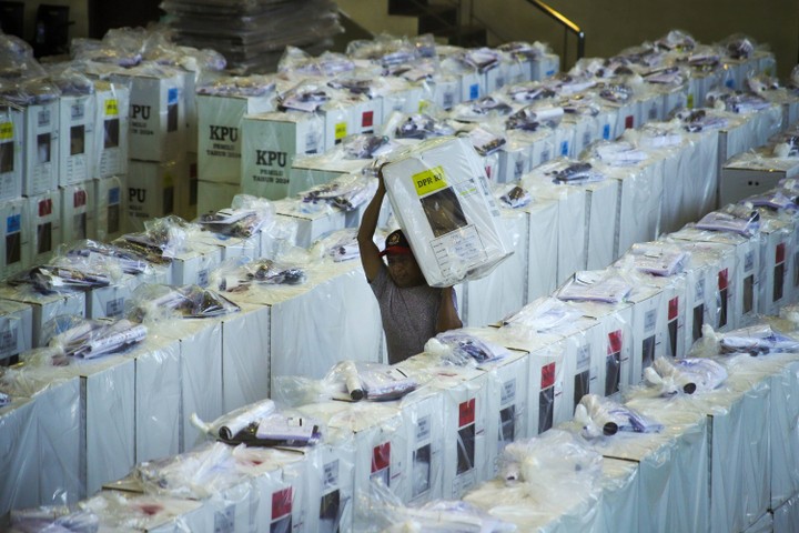 petugas kpps di tangerang meninggal dunia saat penghitungan surat suara