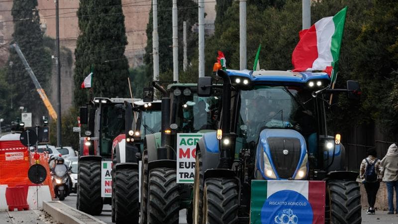 sondaggi politici, la scure dei trattori sui partiti: calano fratelli d’italia, pd, 5 stelle e lega