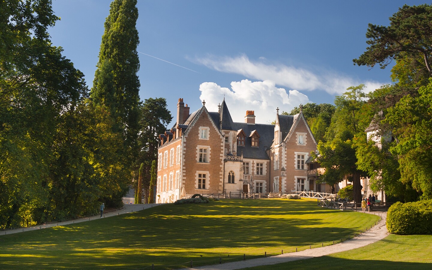 <a>Château du Clos Lucé is famous for being Leonardo da Vinci's final residence.</a>