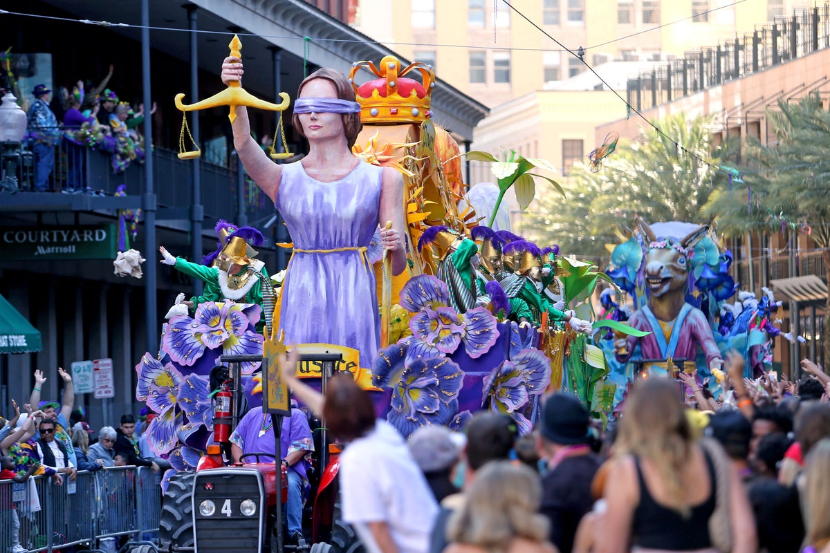 Watch As King Of Carnival Leads Traditional Mardi Gras Parade In New ...