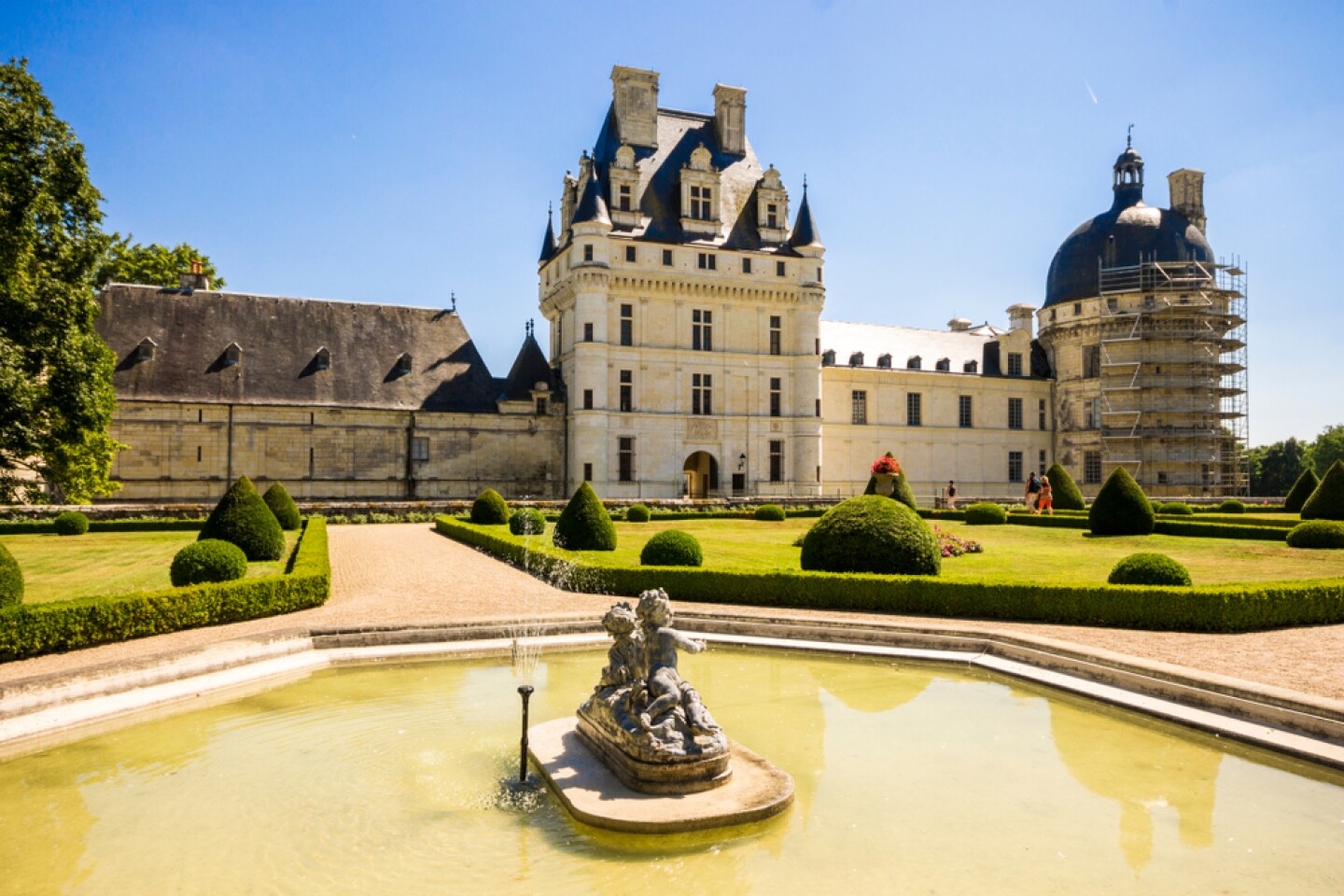 <a>The Château de Valençay's architecture is mainly influenced by Renaissance and classical styles.</a>