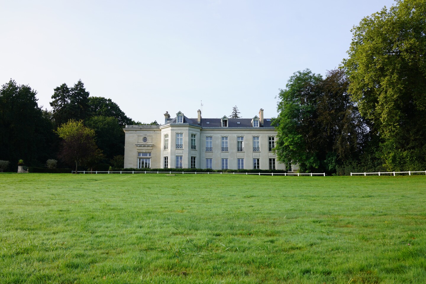 <a>Don't just visit for the day-spend the night in a château at this property just north of Paris.</a>