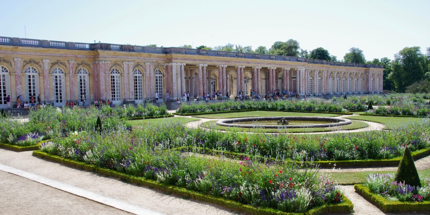 <p>Versailles is just as worthy of a visit for the gardens as it is for the château.</p><p>Andy Sutherland/Shutterstock</p><p>Thousands of châteaux across France have set a certain storybook aesthetic for centuries. Many of these sprawling estates were once reserved for nobility, with gilded interiors (Hall of Mirrors, anyone?) and turreted roofs, but today you don’t need royal lineage to experience a beautiful château. Simply clear your schedule, fork over 20 euros, and indulge in the regal luxury and history. Here are eight beautiful French châteaux to visit on your next trip.</p>