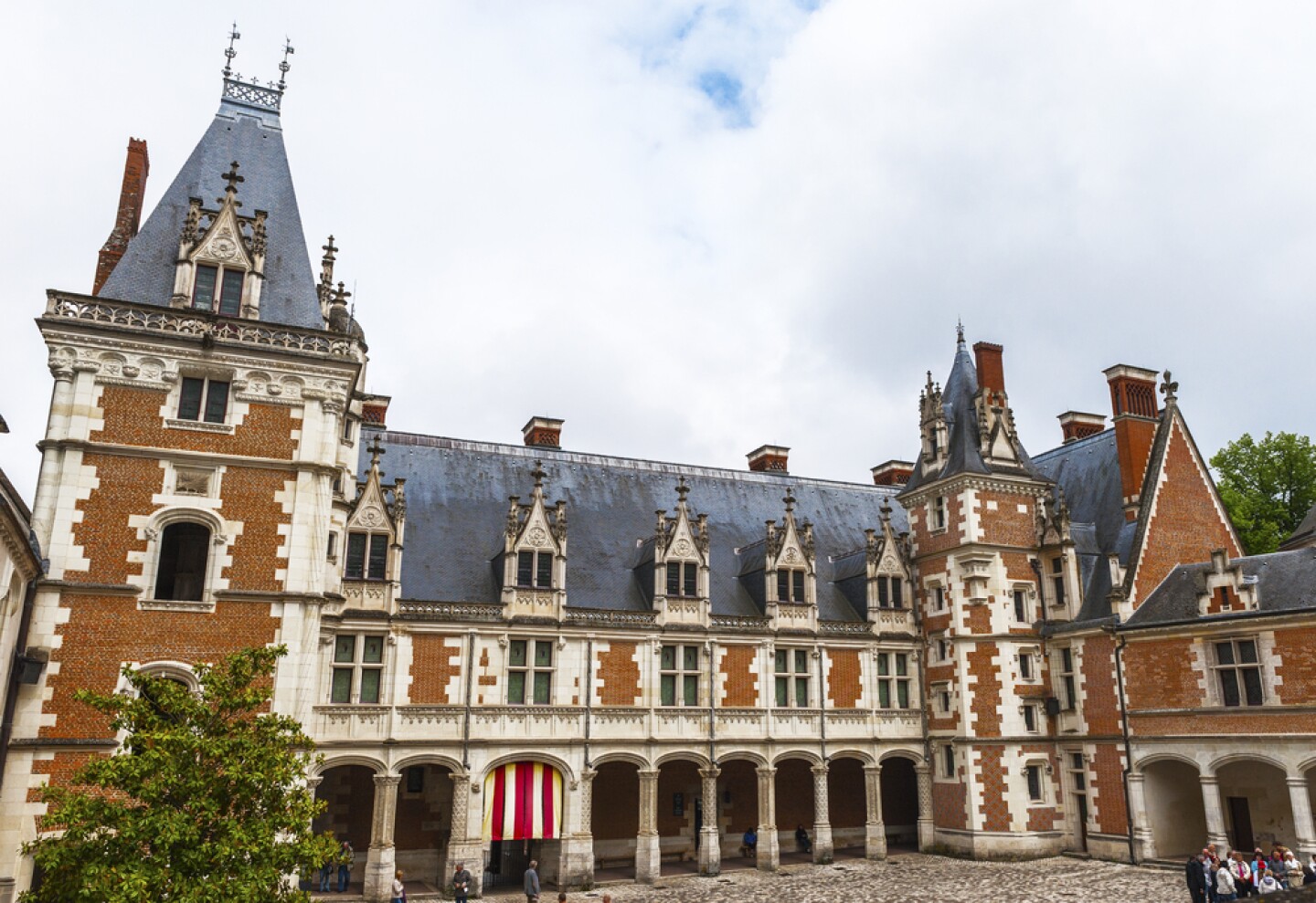 <a>The different architectural styles of the Chateâu Blois make its details all the more appealing to explore.</a>