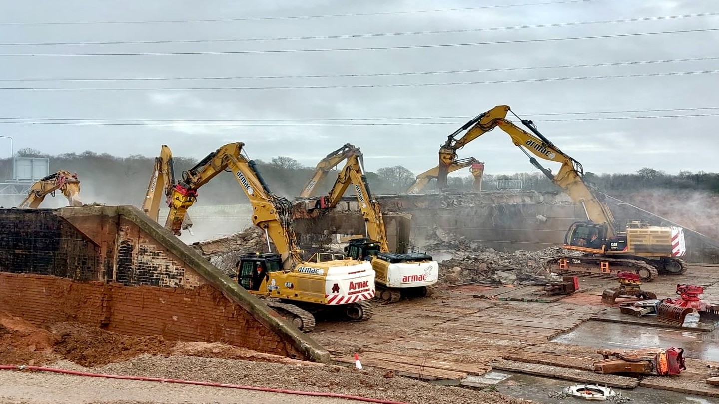 Balfour Beatty VINCI Removes 4,000t Bridge For HS2 Project