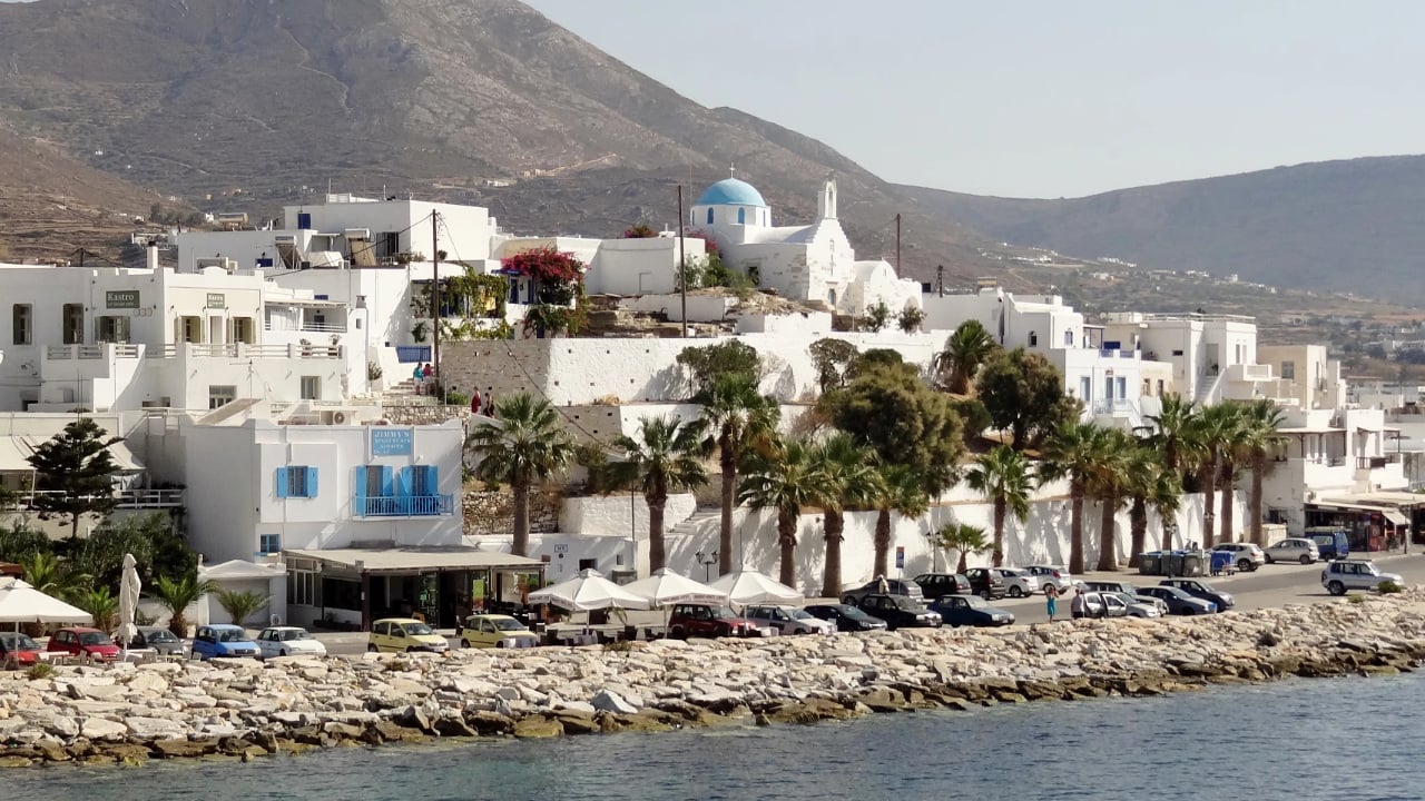 <p>Parakia is the capital and the largest city in Paros. It has kept the original white architecture and cobblestone streets. The most famous district of Parakia is Kastro, which has old white houses with wooden doors. Walking through this district will make you travel back to medieval Greece.</p>