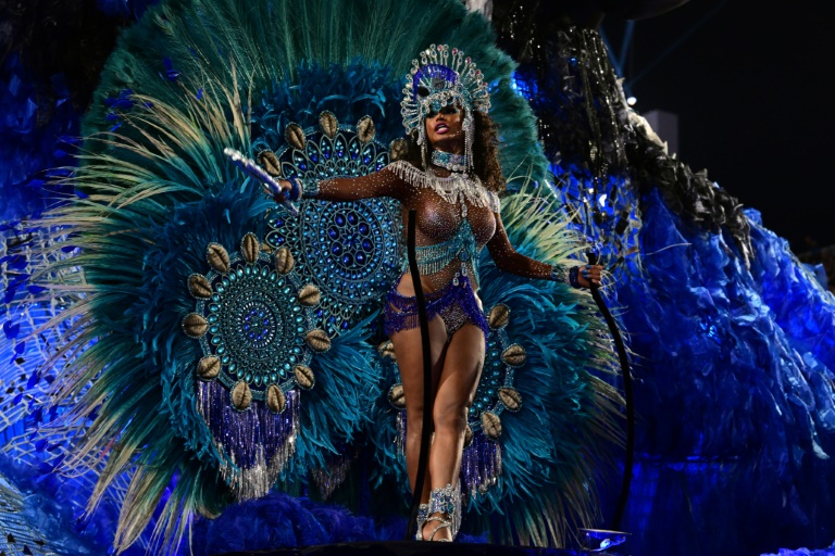 rio parades until dawn in final carnival extravaganza