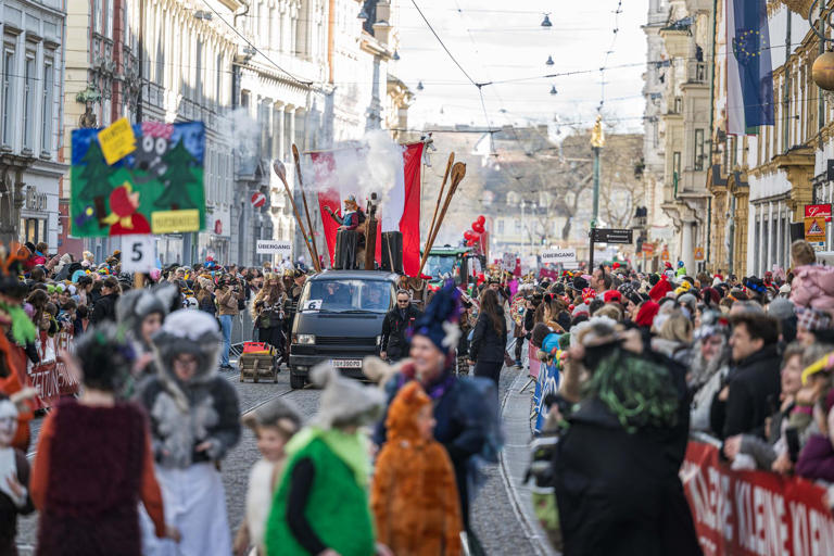 Faschingsumzug Große Party bei der 50. Auflage in Graz 2024