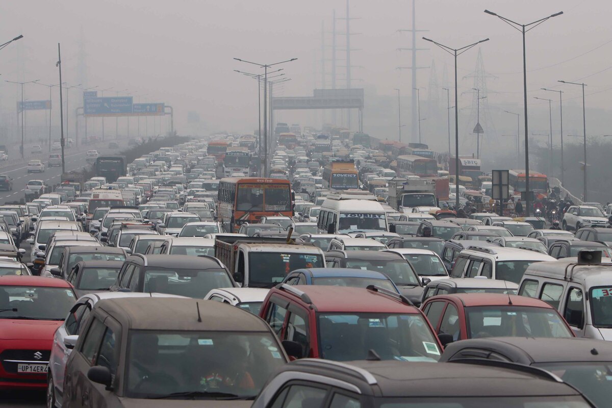 Farmers march Traffic moves at snail's pace in Delhi; security
