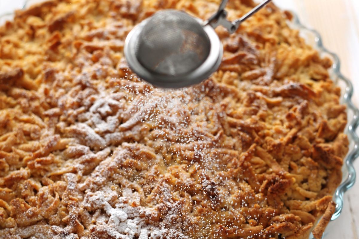 Frying pan apple cake delicious dessert ready in 20 minutes, no oven