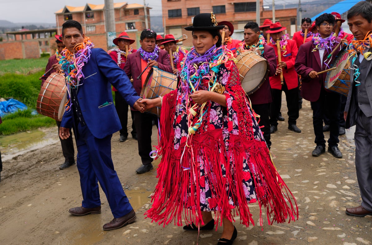 Rituales Y Ofrendas Para La Madre Tierra Cierran El Carnaval De Bolivia