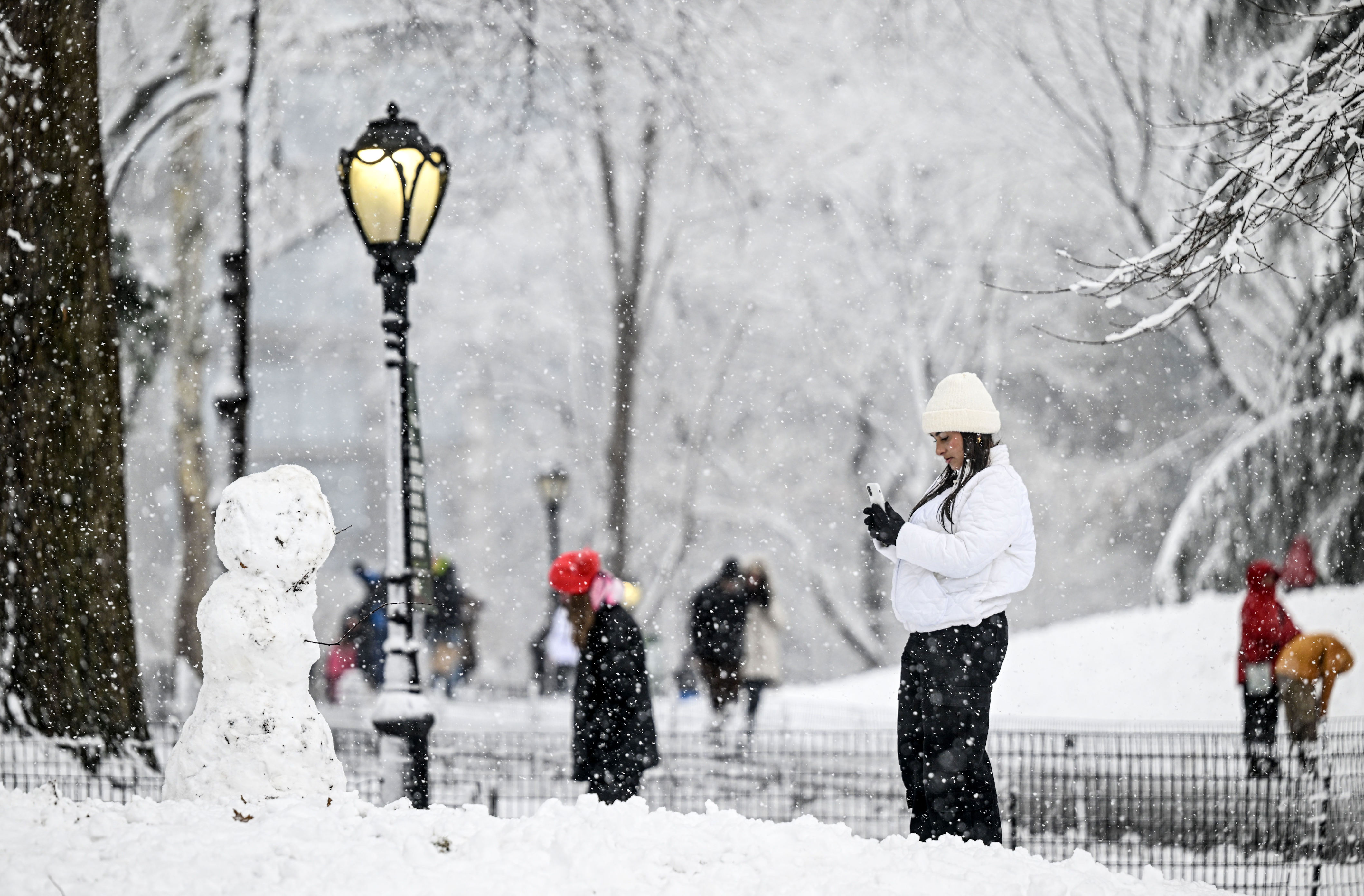 in photos: heavy snow hits new york city, southern new england