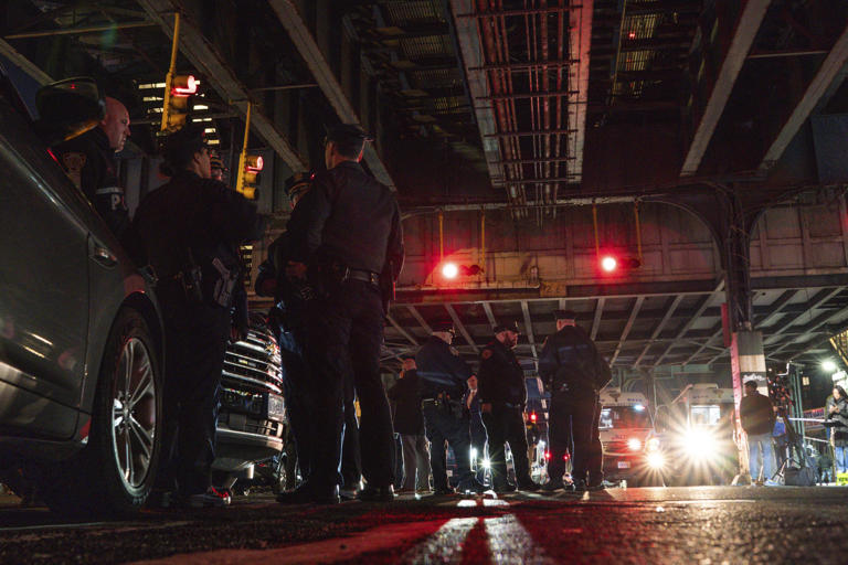 Innocent bystander wounded in gang shootout at NYC subway station ‘in a ...