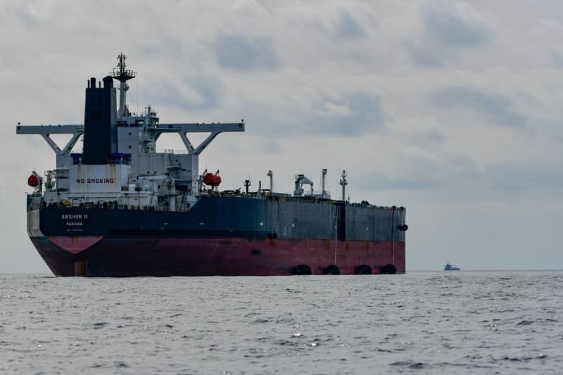 Bloomberg: Tankers Tied To Russian Oil Trade Grind To Halt Amidst US ...