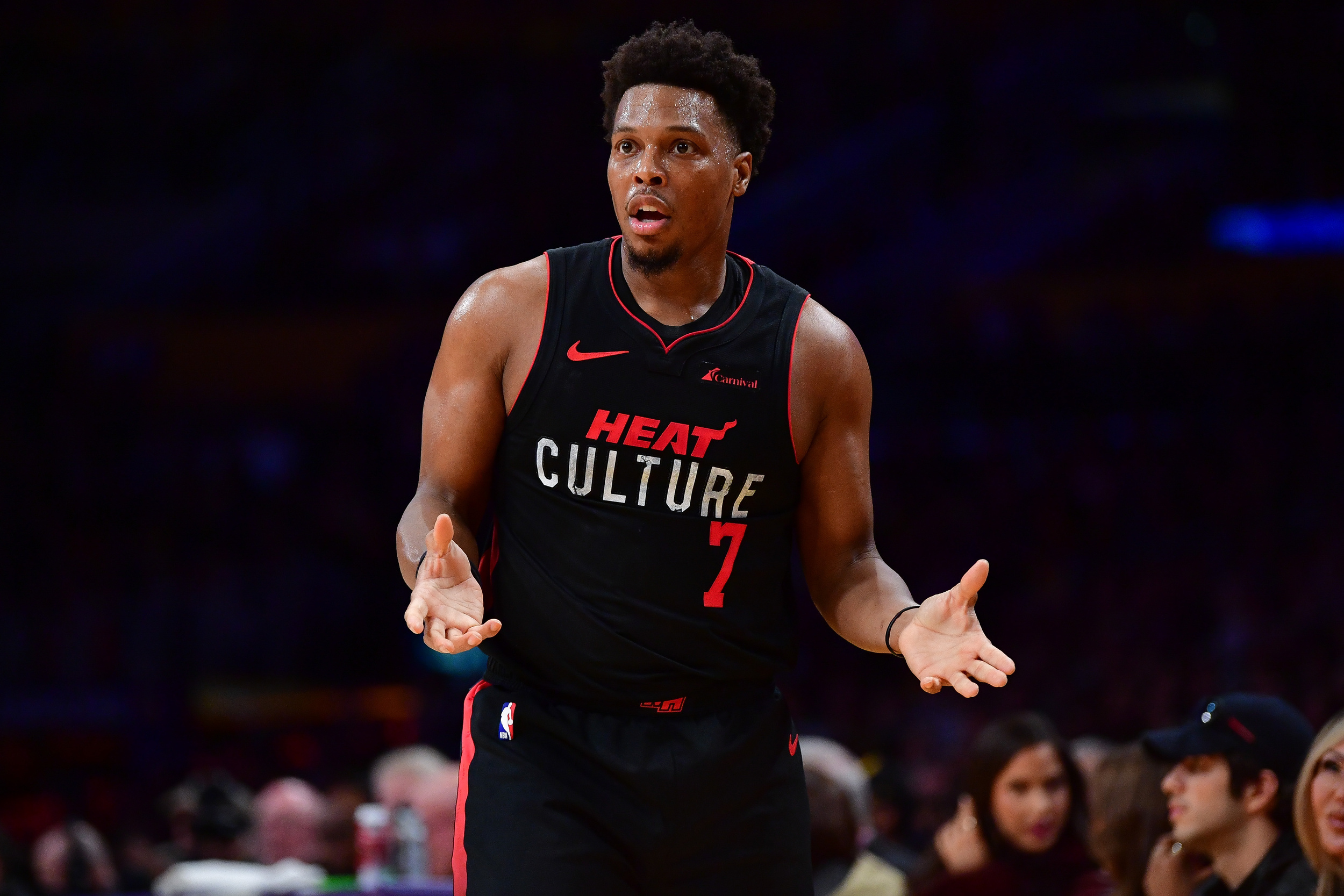 kyle lowry officially signs with 76ers after clearing waivers
