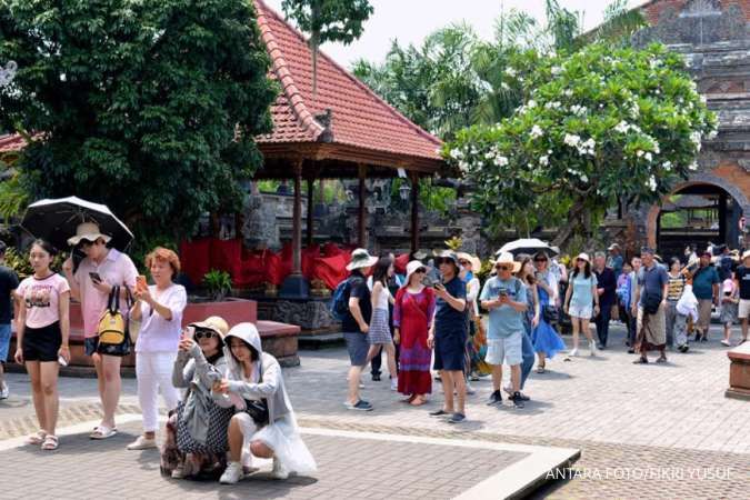 wisatawan asing wajib bayar restribusi rp 150.000 sebelum tiba di bali mulai hari ini