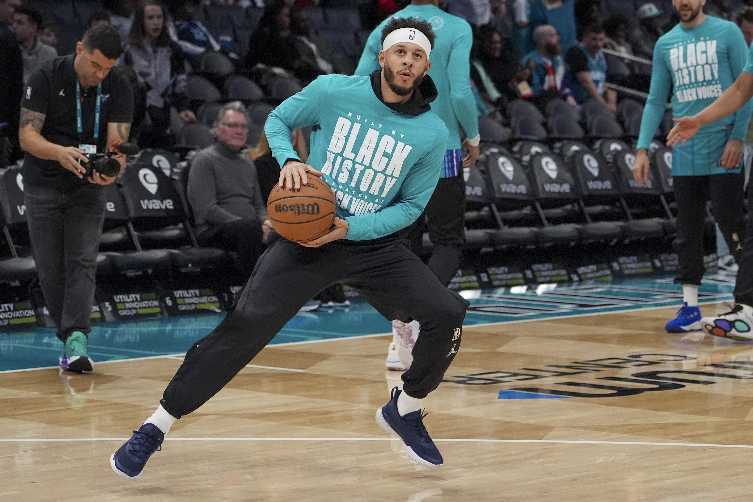 watch: seth curry has great photo shoot with father dell after joining hornets