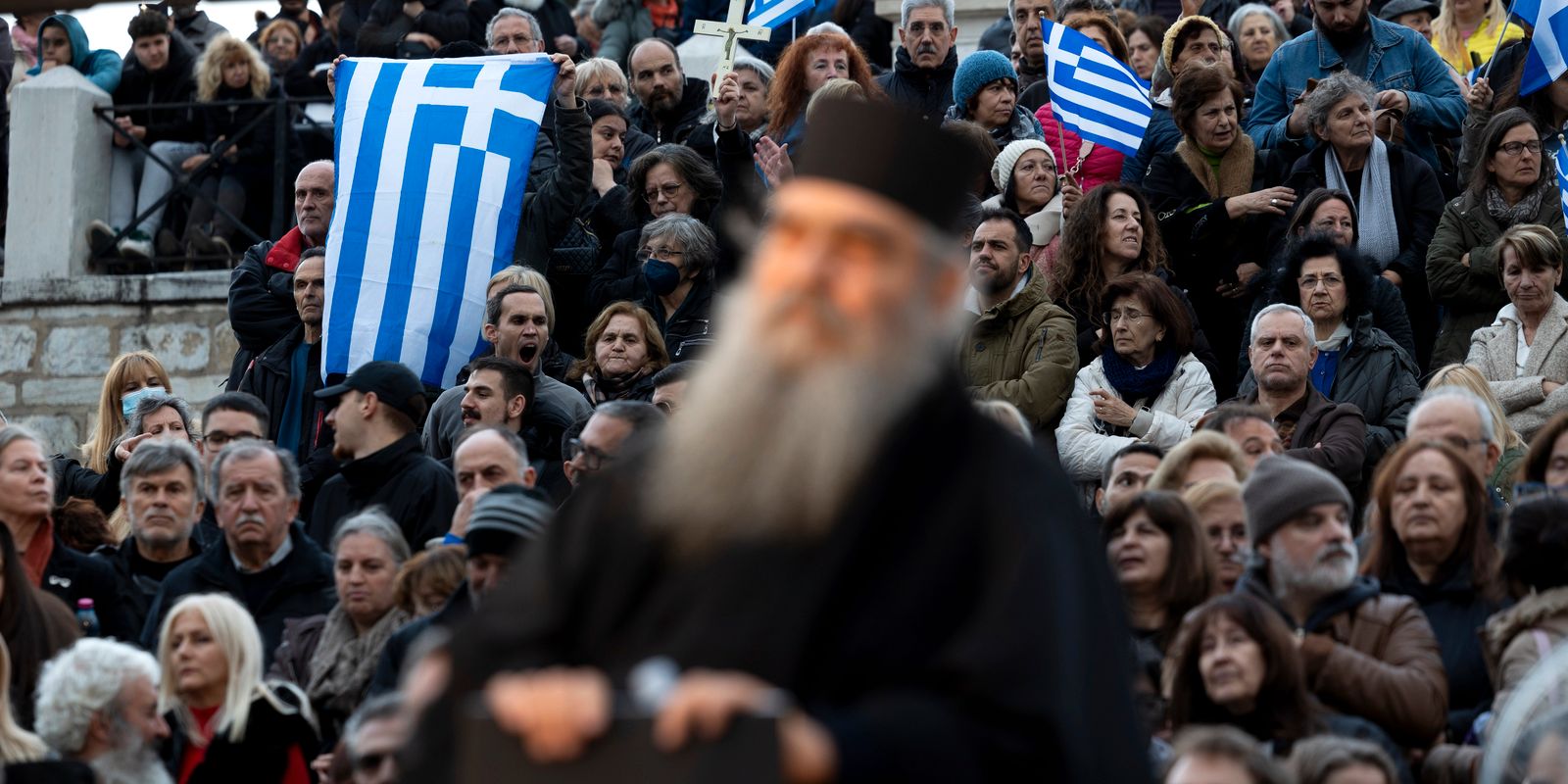 grekisk kyrka rasar mot samkönade äktenskap