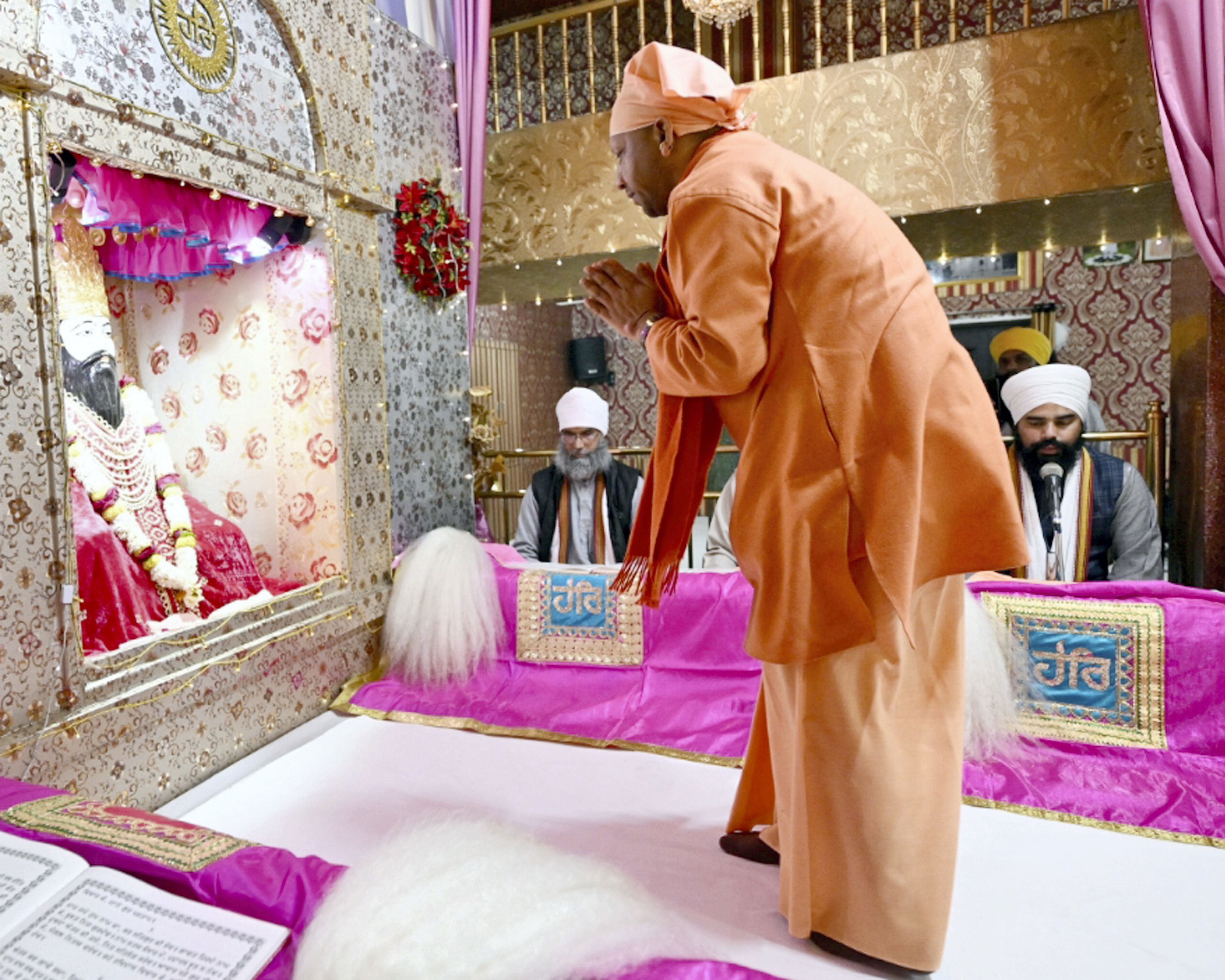 cm adityanath offers prayers at ravidas temple in varanasi