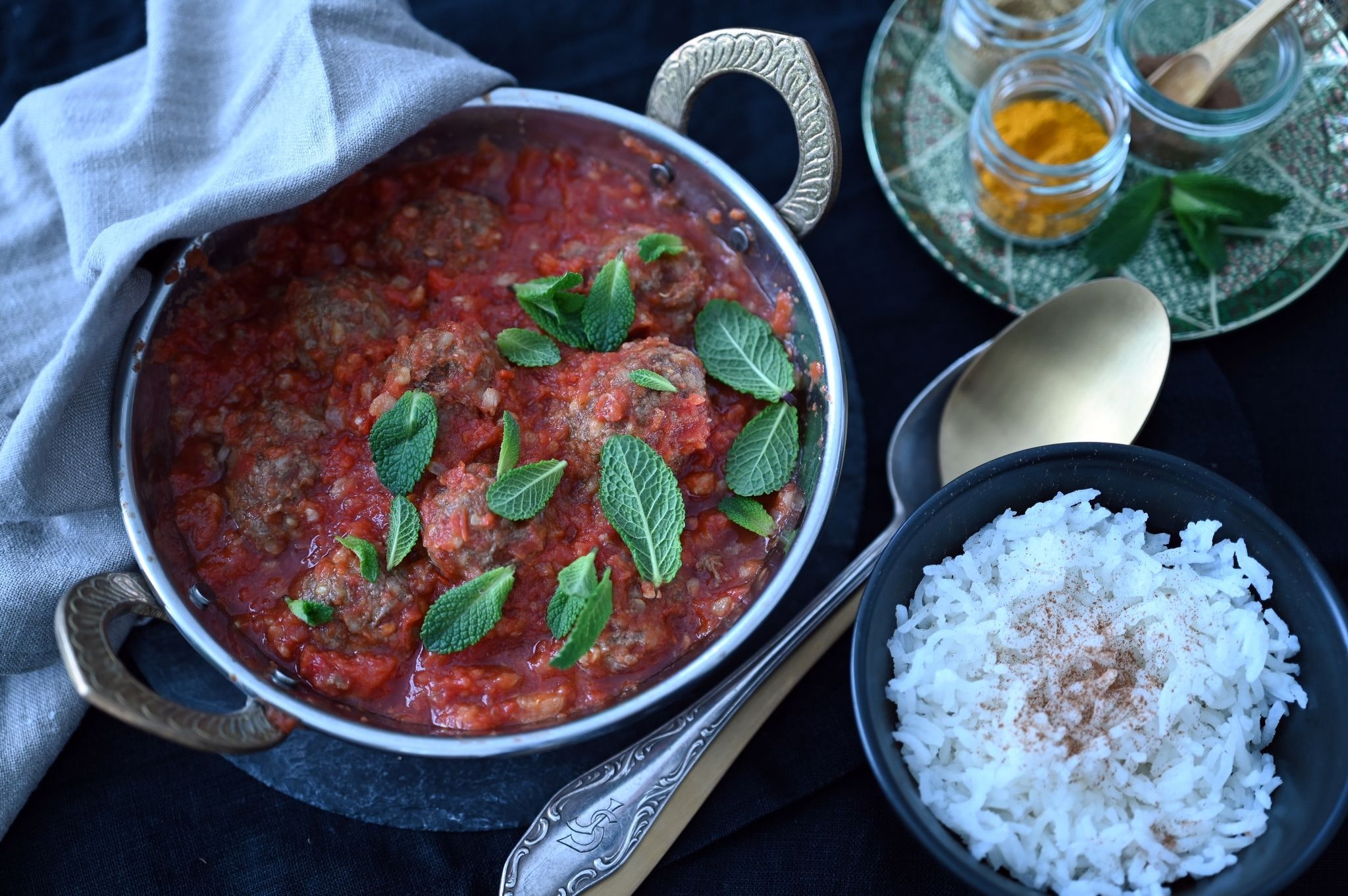 Rezept der Woche: Deftig und doch frisch: Bulgur-Hackbällchen in ...