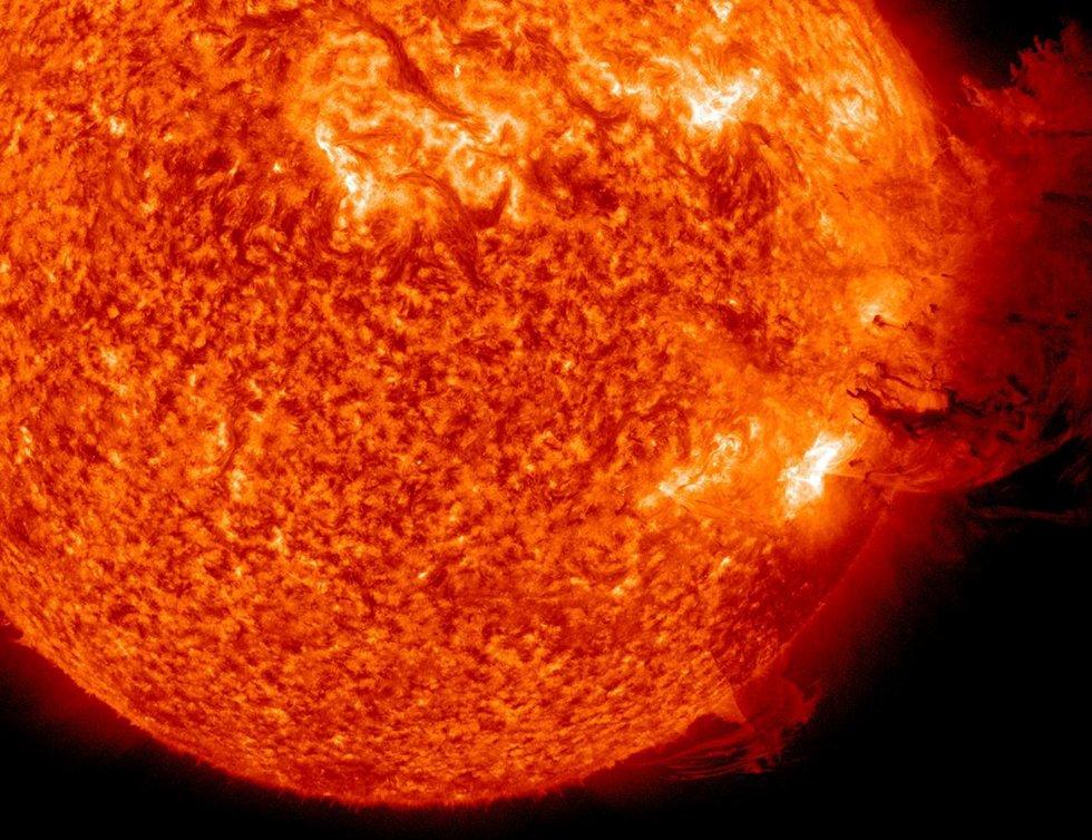 advarer om ny solstorm: kan slå ut gps, strøm og radio