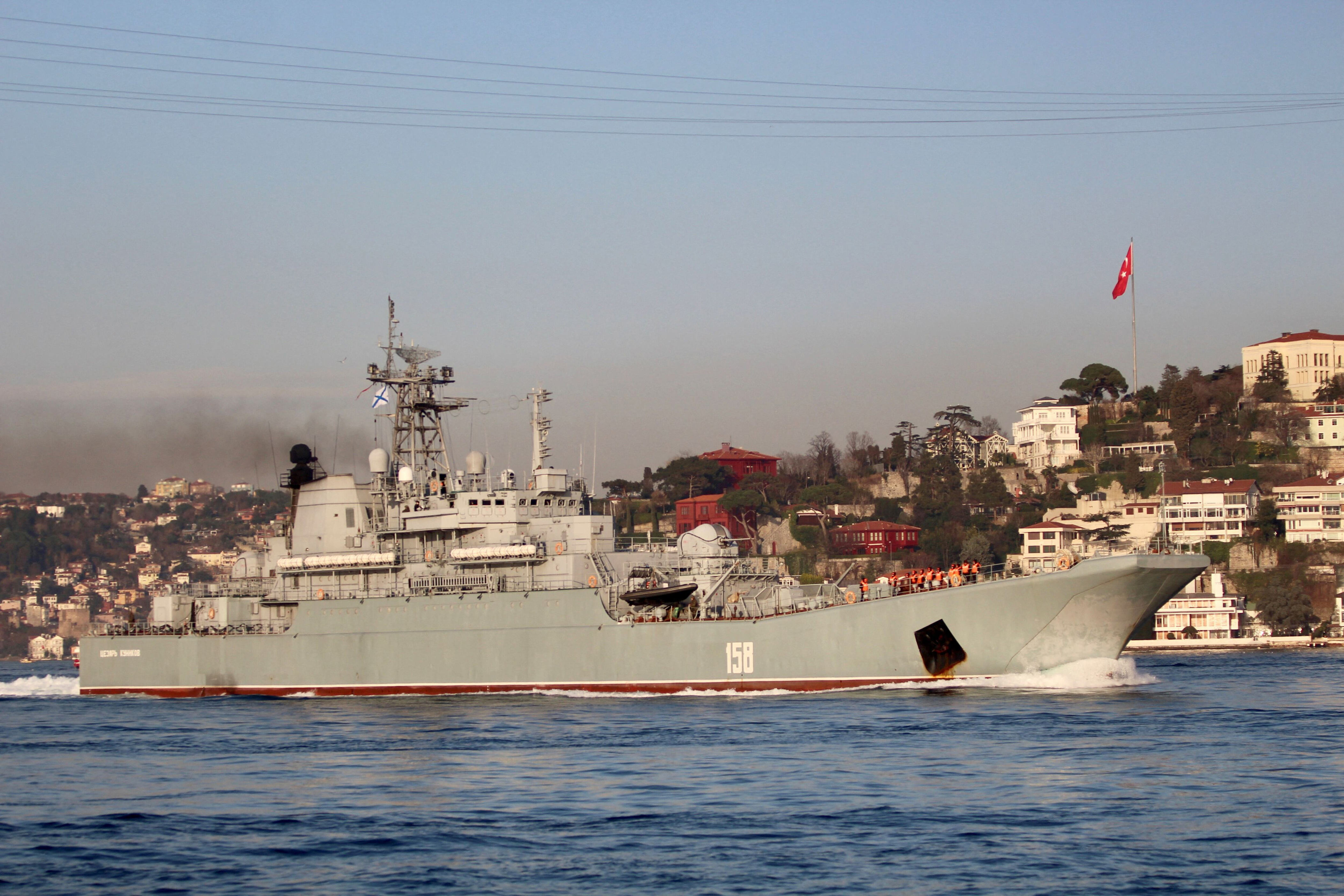 ucrania dice haber destruido un gran buque de desembarco ruso en el mar negro