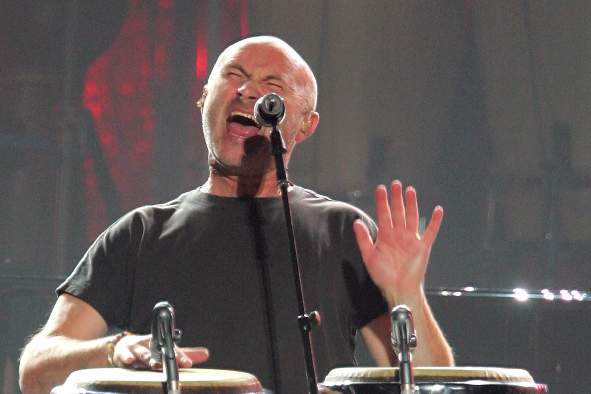 steve hackett says former genesis bandmate phil collins ‘doesn’t deserve what happened to him’