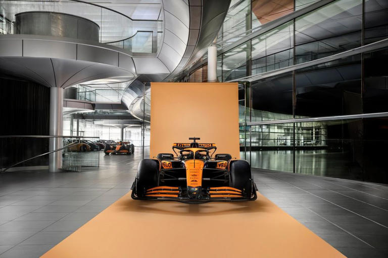 McLaren F1 revela su nuevo coche MCL38 para 2024