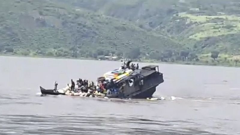 no comment | varios muertos en el choque de dos embarcaciones en un río en el congo
