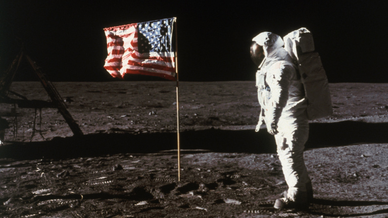 ötven év után, hamarosan holdra szállhat amerika