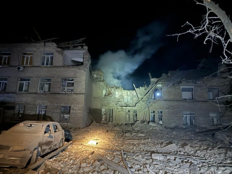 russian forces shell selydove in donetsk region for second time overnight