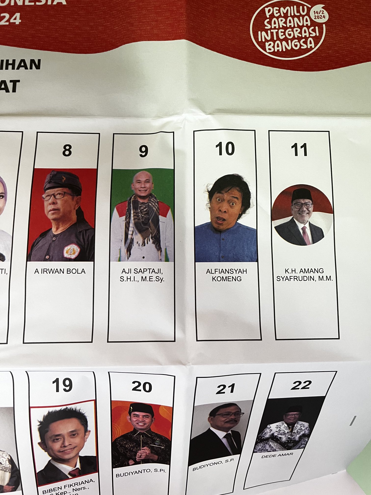 pemilih kaget lihat foto komeng di surat suara pemilu 2024,potretnya paling beda dari caleg lain