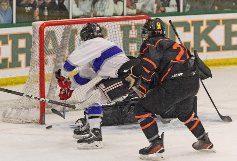 Hockey team winless at start of season makes Shore championship game ...