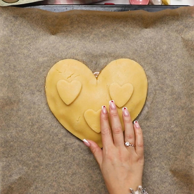 Make Your Loved Ones Swoon With A Homemade Heart-shaped Apple Tart 