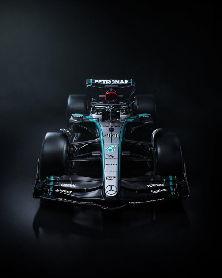 Mercedes apresenta W15 para F1 2024 e prepara última temporada com Hamilton