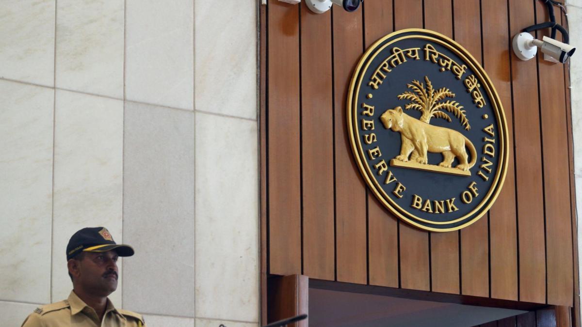 rbi guv asks banks to remain vigilant against build-up of risks