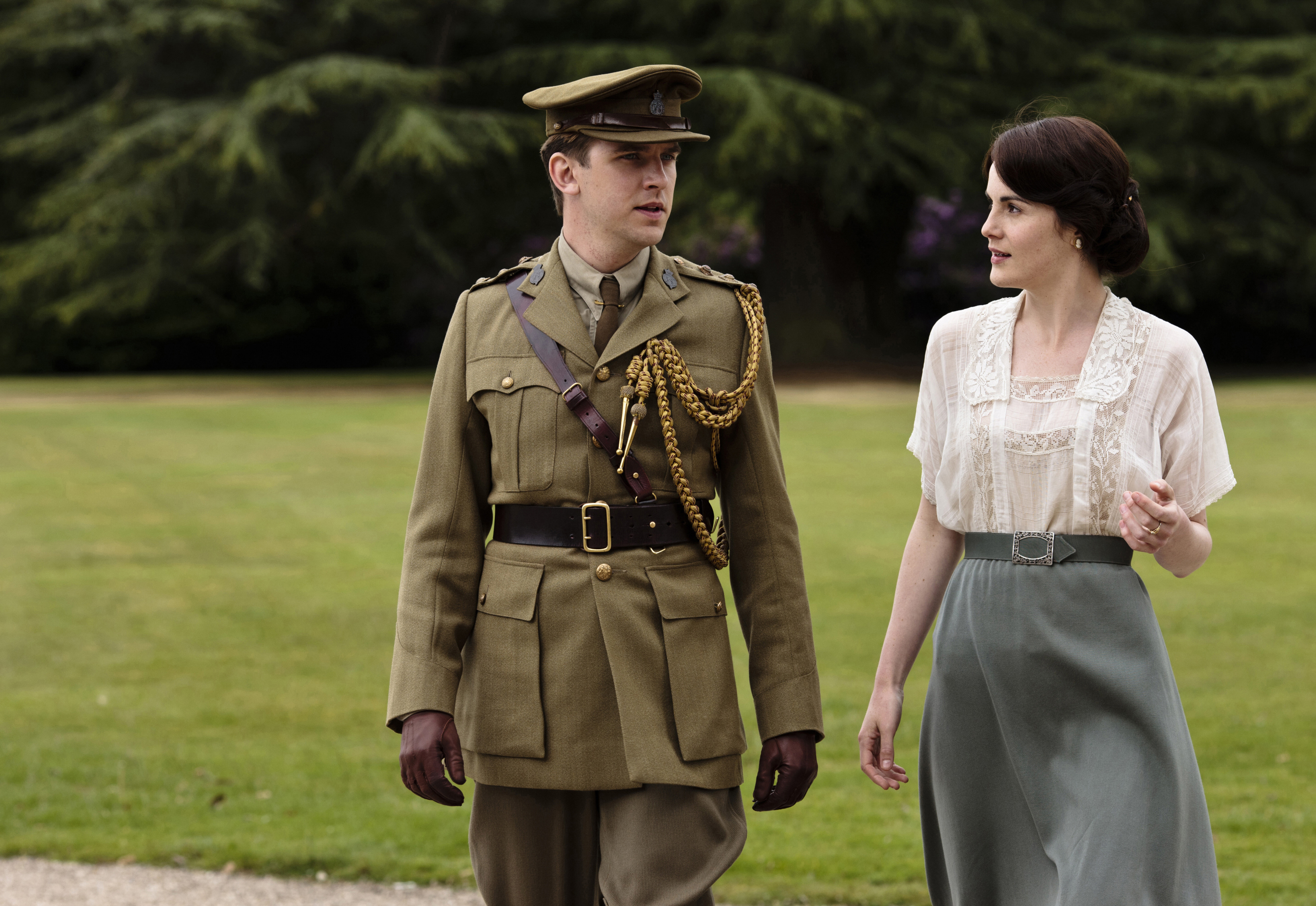 <p>Matthew Crawley looked handsome in his World War I military uniform as he walked with Lady Mary Crawley -- wearing a blouse and skirt that evoked the Edwardian fashion influences still in force from the previous decade -- on her family's estate on season 2 of "Downton Abbey."</p>