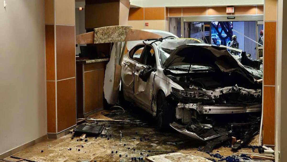 auto embiste hospital en texas; el conductor muere y deja 5 heridos | video
