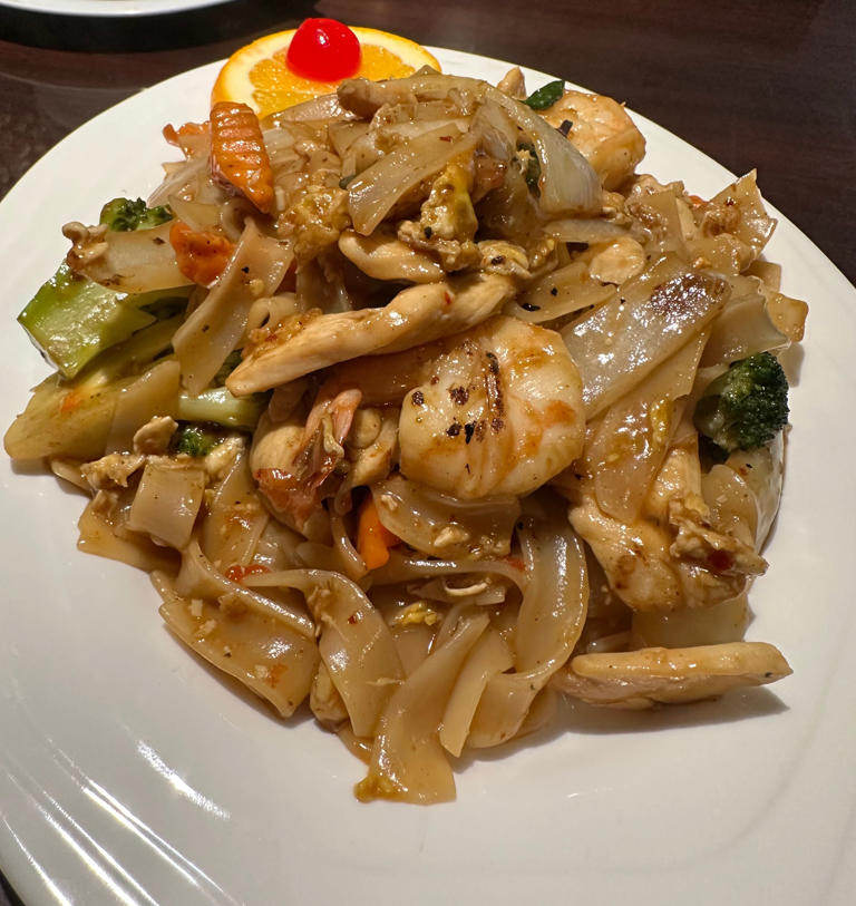 Thai restaurant Sengchanh opens in Perry Township and we tried it out