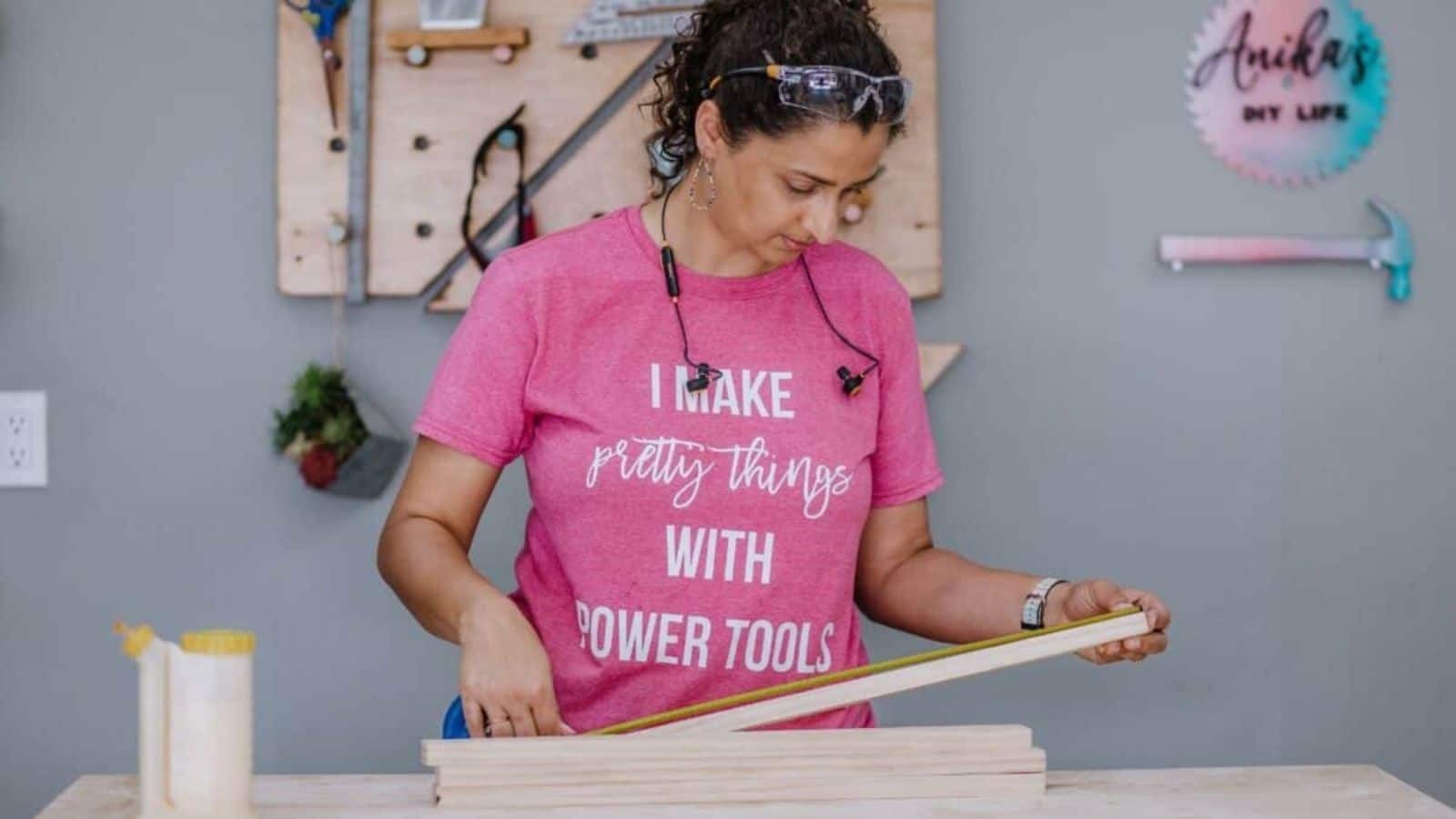 <p>Ready to enter the world of woodworking but unsure where to start? Try any one of these 12 simple woodworking projects for beginners.</p>